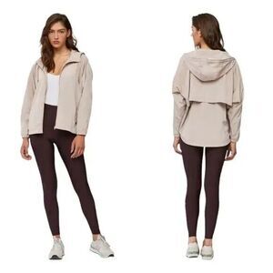 Soia & Kyo OakLynn Water-Repellent Jacket  Women's Size S/M  Tan Vented Back